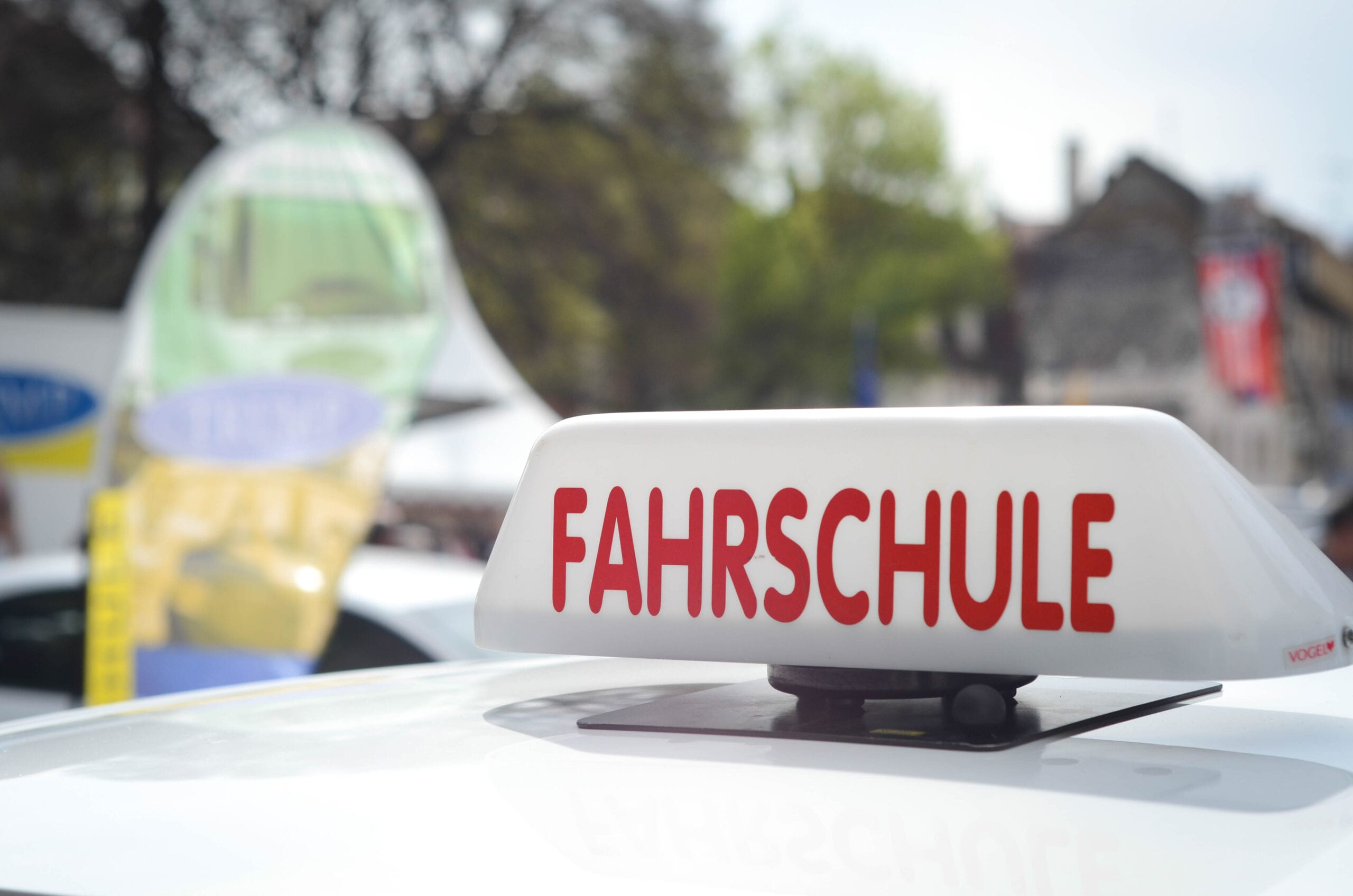 Fahrschule Trump cover image